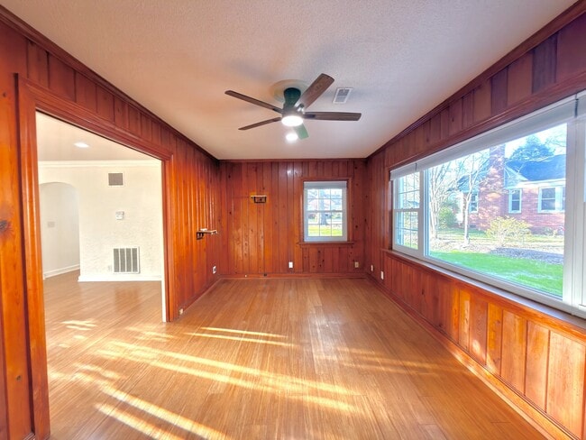 Building Photo - 1216 Eastwood Ave