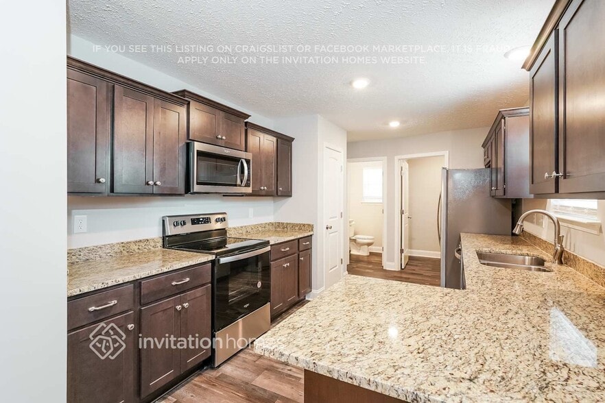 Building Photo - 388 Green Hills Dr