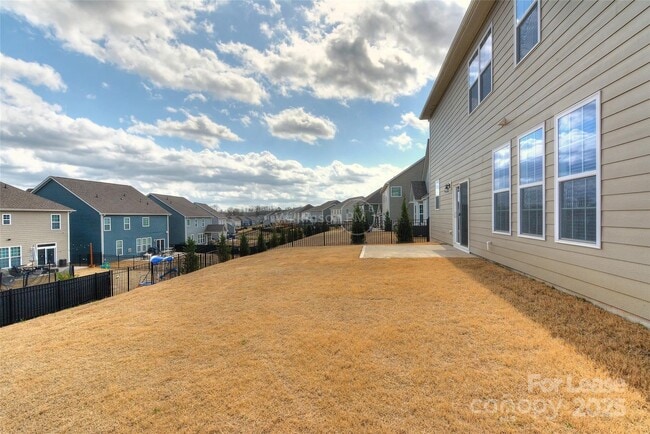 Building Photo - 2015 Saddlebred Dr