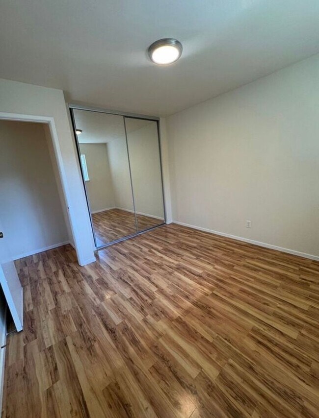 Building Photo - 455 Plum St