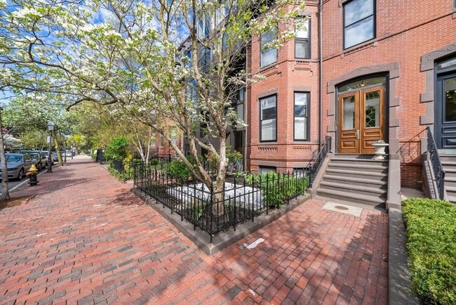 Building Photo - 351 Marlborough St