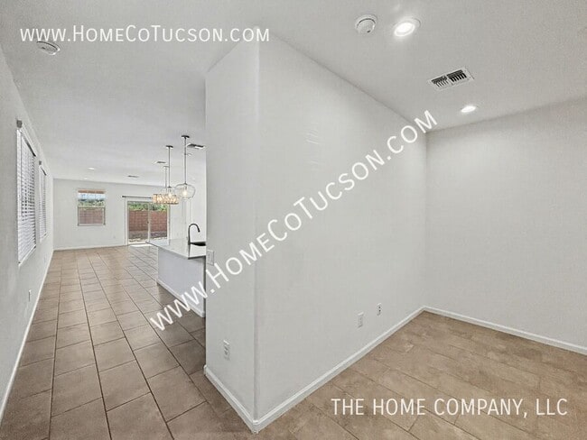 Building Photo - 10348 E Silver Slate Pl