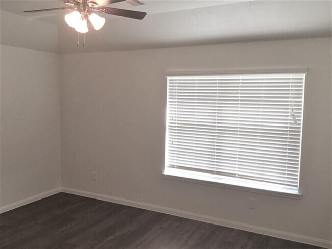 Building Photo - 22267 Doubletree Park Dr