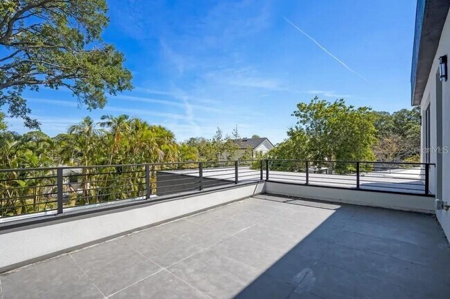 Building Photo - Bold Contemporary Sarasota Luxury Home. 4 Beds/ 4 Baths. Private Pool and Summer Grill.