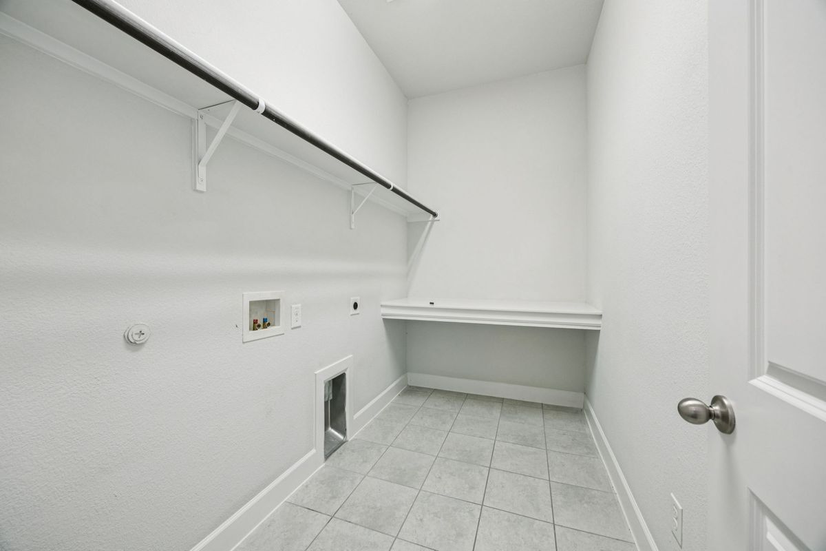 Building Photo - 13721 Parkline Wy