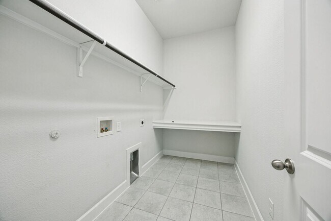 Building Photo - 13721 Parkline Wy