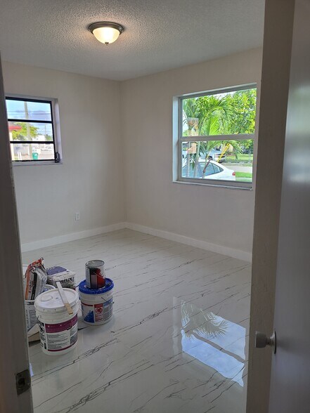 Building Photo - 8925 SW 40th Ter