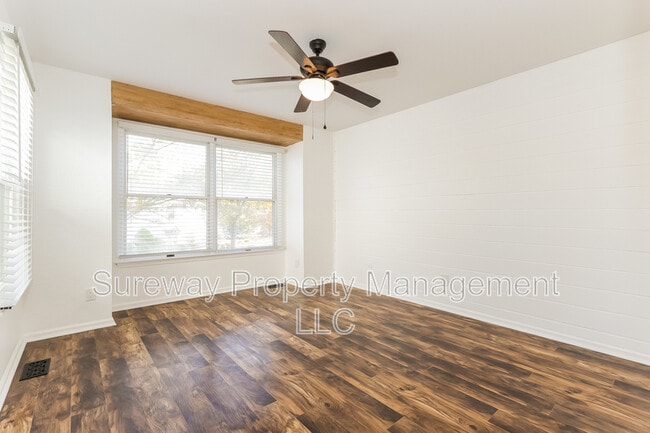 Building Photo - 316 Lake Side Dr