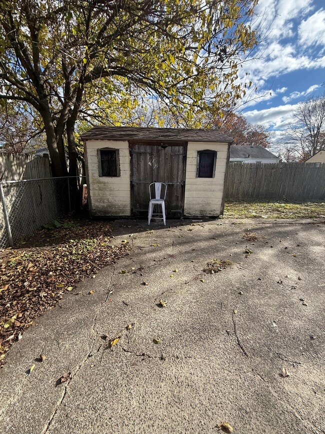 Building Photo - 40 Sundance St