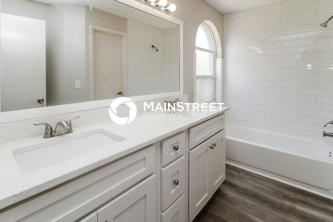 Building Photo - 3 Bedroom Pet-Friendly Home in APOPKA, FL with Main Street Renewal