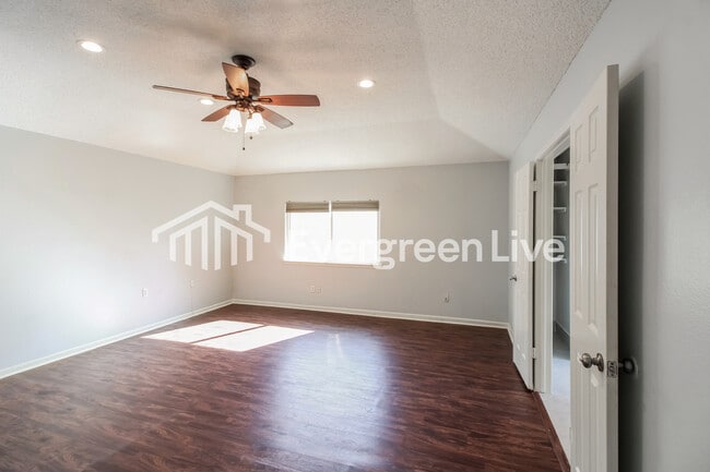 Building Photo - 918 Long Prairie Dr