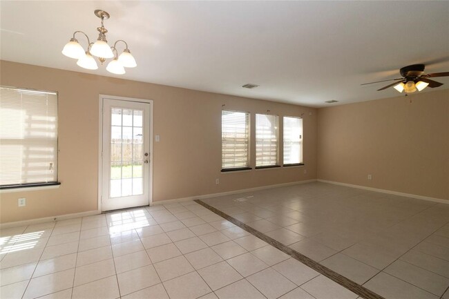 Building Photo - 2202 Crossmill Ln