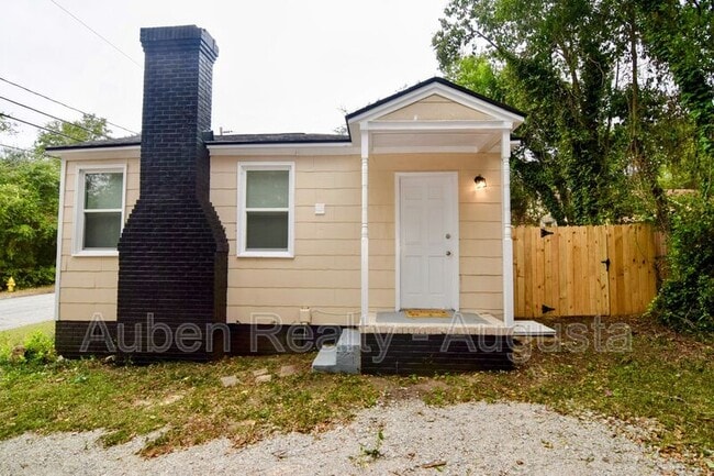 Building Photo - 1549 Heath St