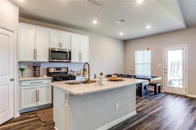 Building Photo - 1341 Ivy Arbor Ln