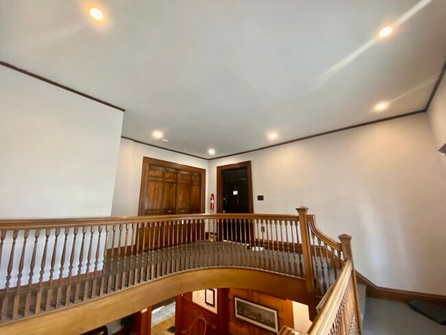 Building Photo - 445 Highland Ave