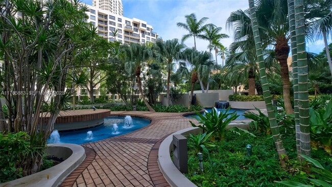 Building Photo - 520 Brickell Key Dr
