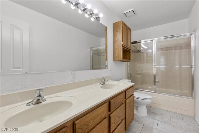 Building Photo - 2623 S Durango Dr