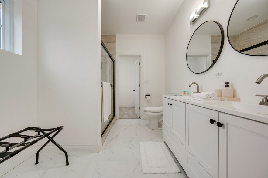 Building Photo - 4727D Yender Ave