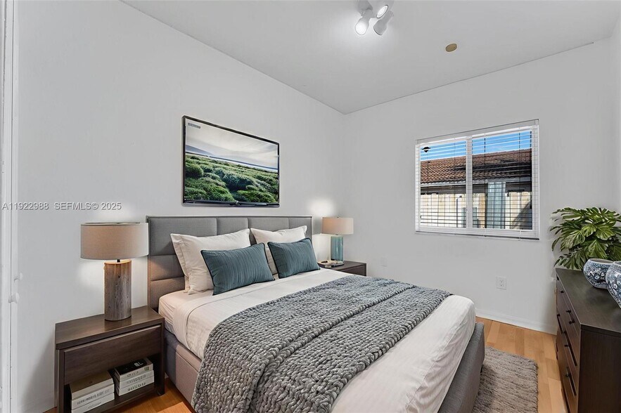 Building Photo - 7665 NW 183rd Ter