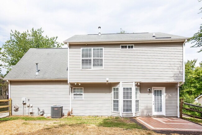 Building Photo - 10021 Northwoods Forest Dr