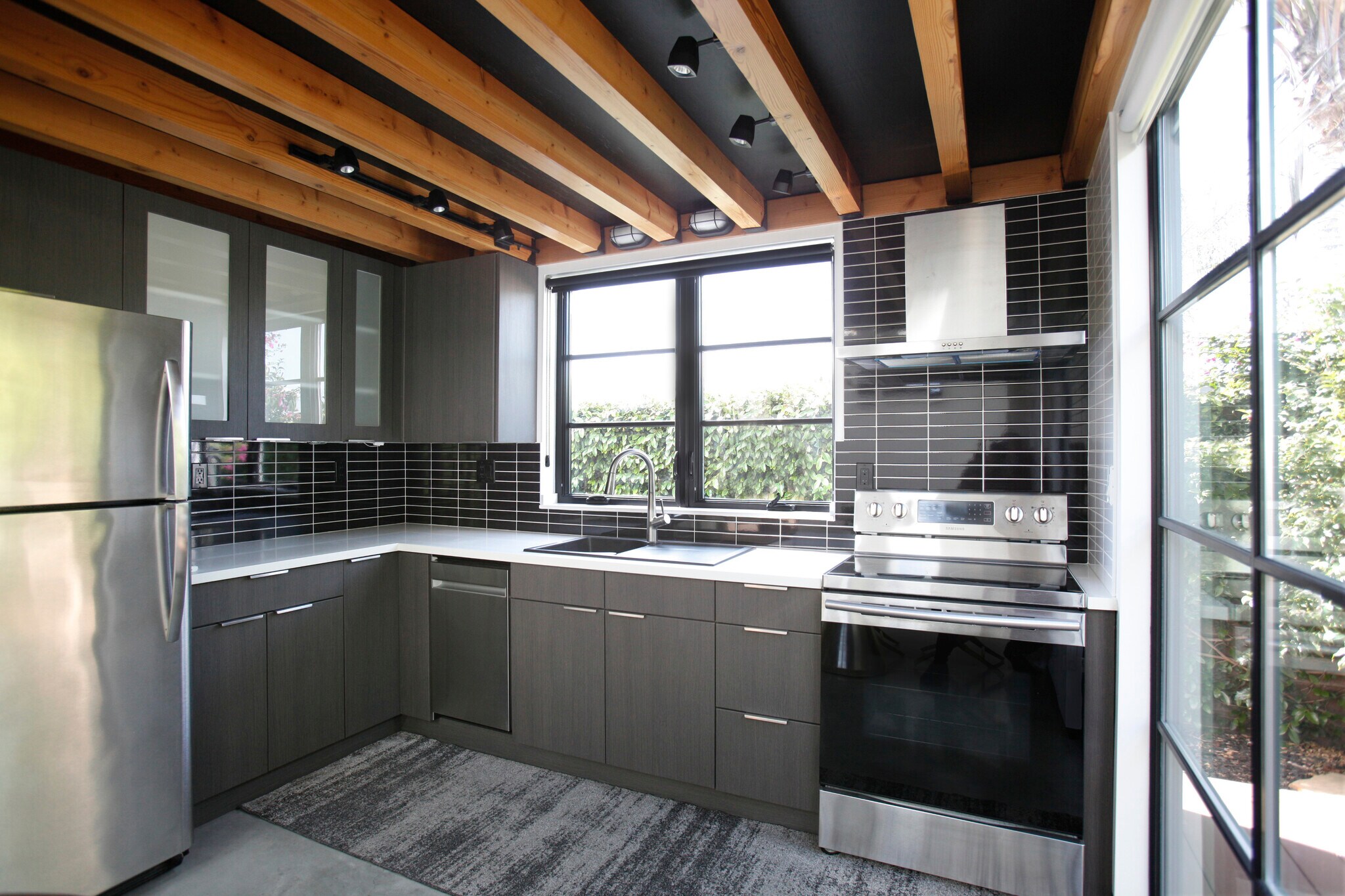 Building Photo - 6345 Babcock Ave