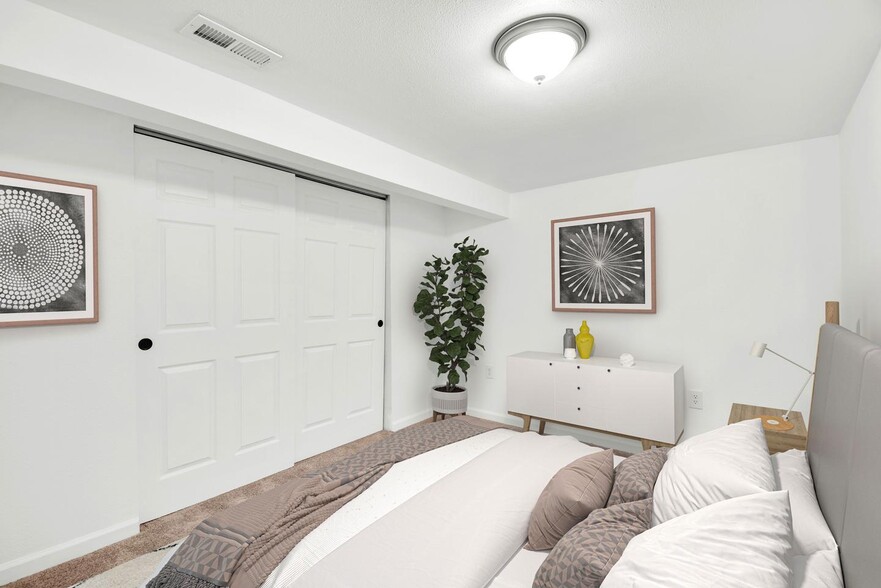 Building Photo - Move-in-ready Park Hill home with oversized yard for entertaining