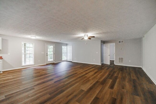 Building Photo - 2603 Hog Mountain Rd