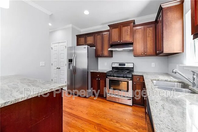 Building Photo - 1765 Stoney Creek Dr SE