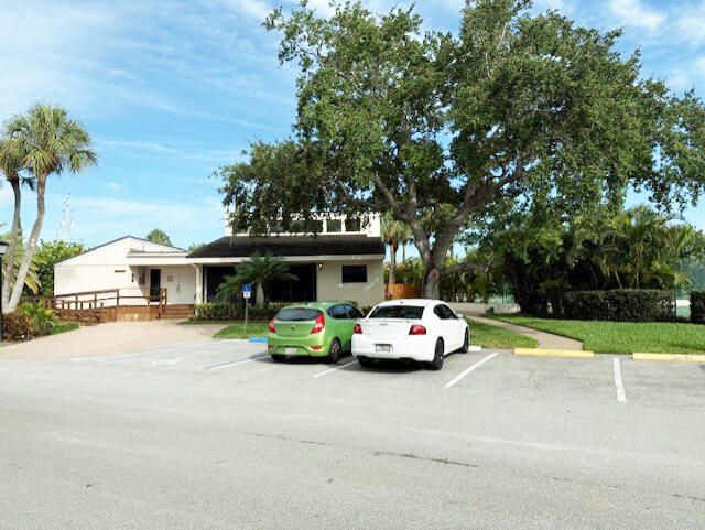 Building Photo - 11370 12 Oaks Way