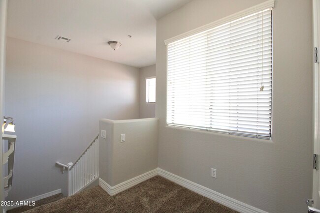 Building Photo - 1456 E 9th St