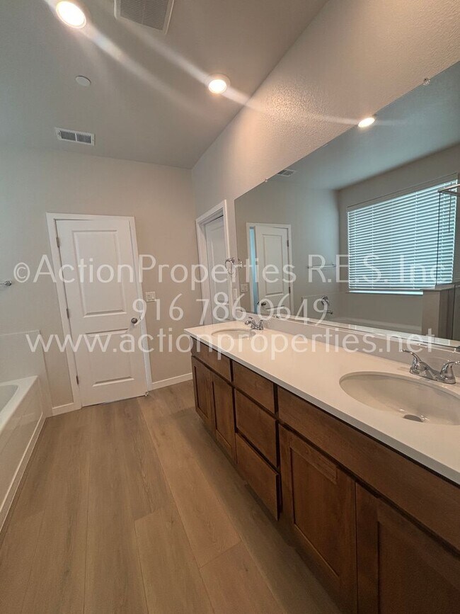 Building Photo - Action Properties Offering Roseville Solar: Inspiration Village Community Gated: 3 Bedroom 3 Bath...