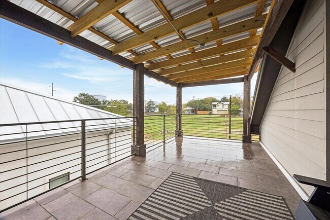 Building Photo - 1011 E 12th St