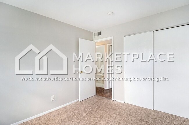 Building Photo - 4210 N Park Dr