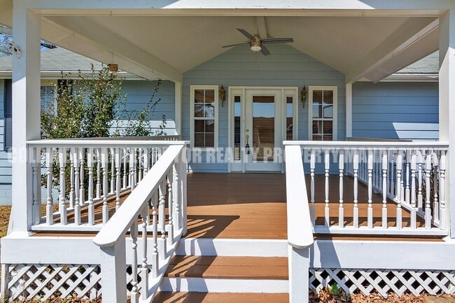 Building Photo - 323 Walsh Rd