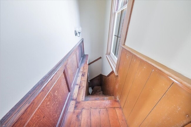 Building Photo - Historic, Character-Rich House - 3 Bed, 3 Bath (2 Full, 2 Half)