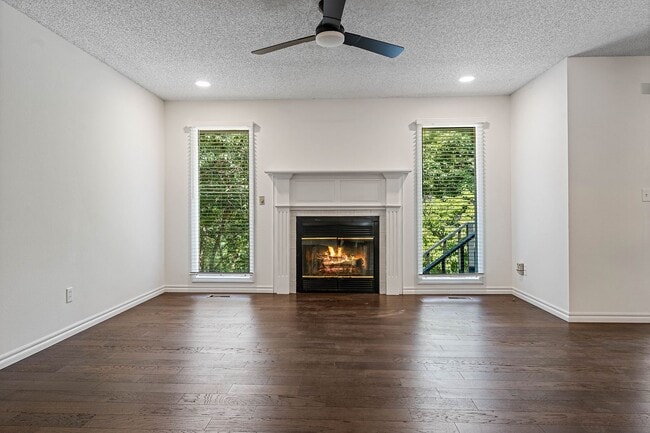 Building Photo - 7 Whitwick Ln