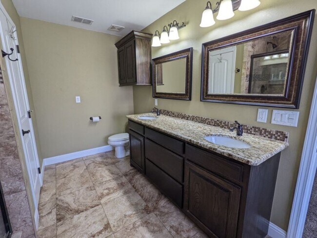 Building Photo - 4320 Springwood Dr
