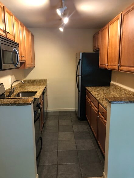 Kitchen - 8708 Manchester Rd
