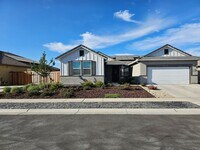 Building Photo - Beautiful Single Story 4 bed, 2 bath with ...