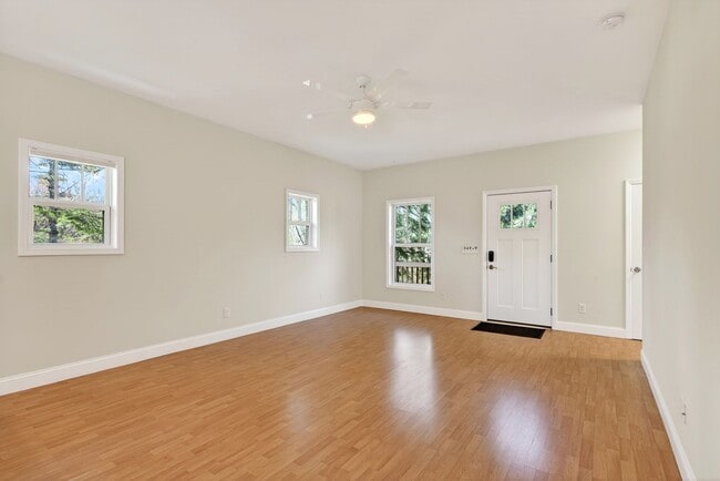 Building Photo - Black Mountain Long Term Rental!