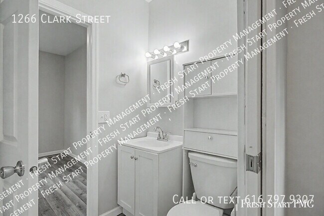 Building Photo - 1266 Clark St