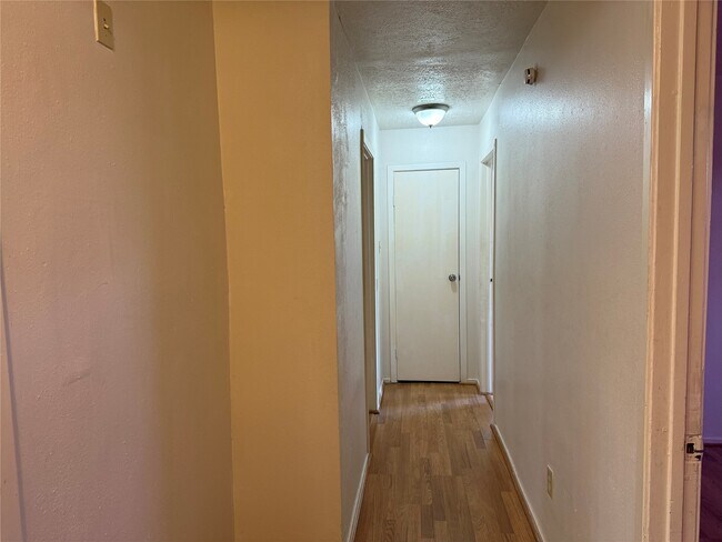 Building Photo - 4702 Ridgemar Cir