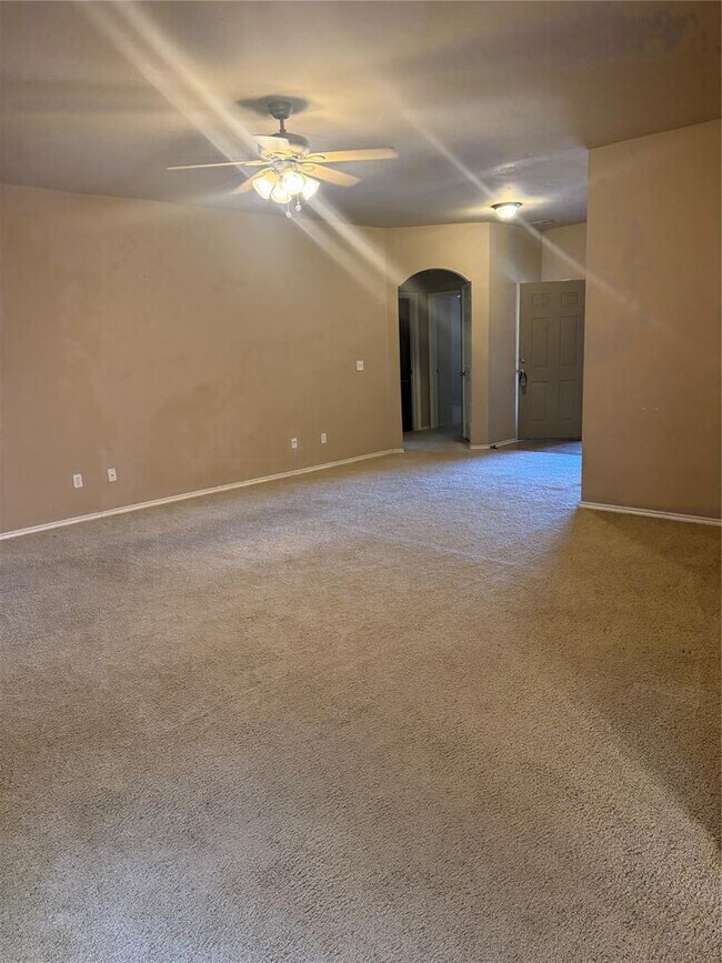 Building Photo - 400 S Castle Ridge Ln