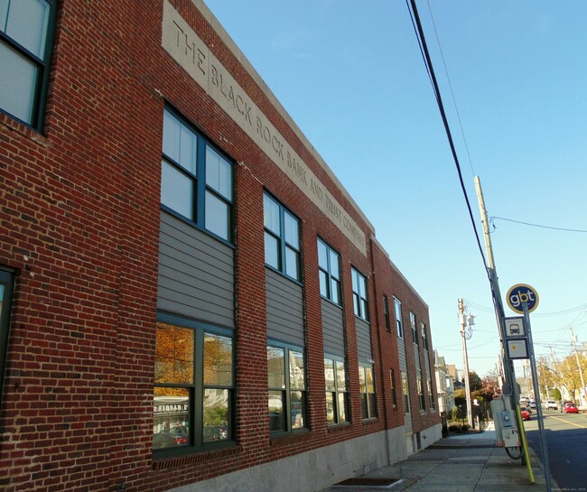 Building Photo - 2838 Fairfield Ave