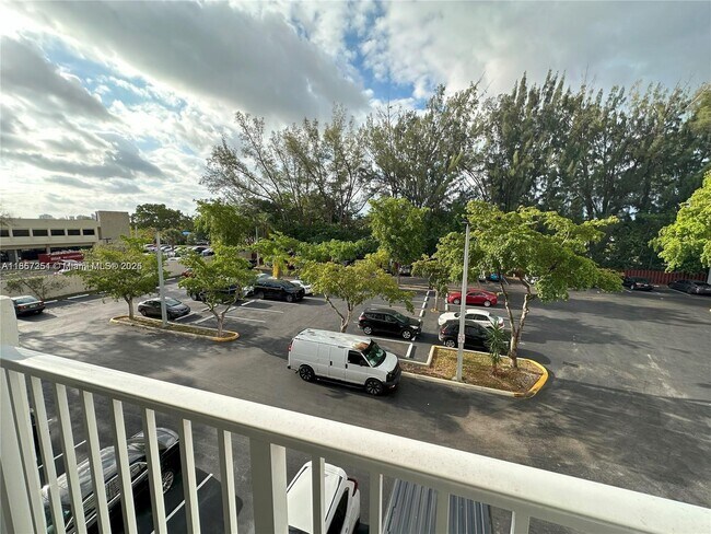 Building Photo - 1300 NE Miami Gardens Dr