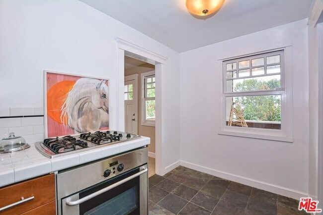 Building Photo - 2172 Argyle Ave