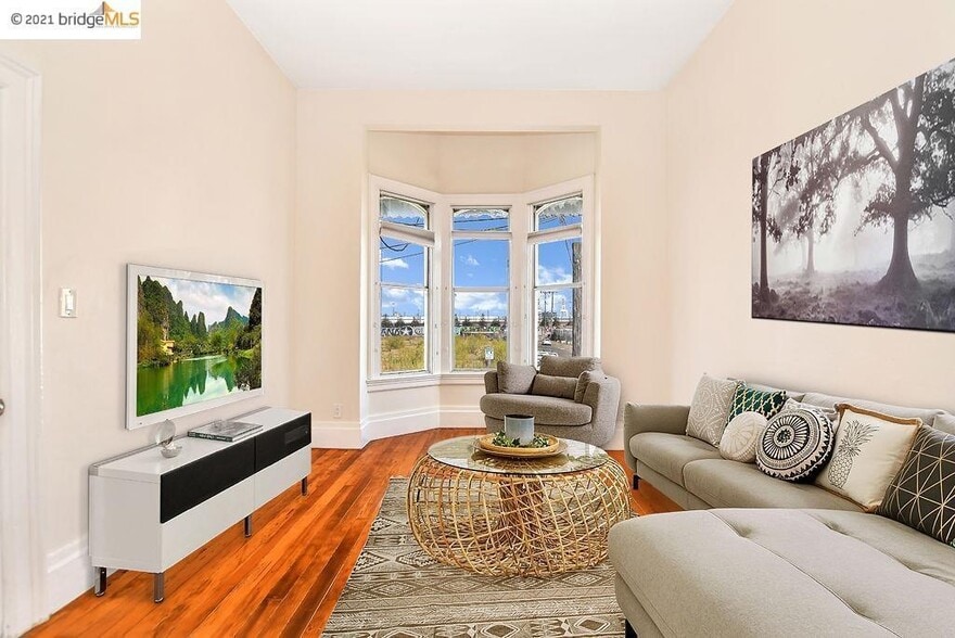 Living Room - 888 Pine St