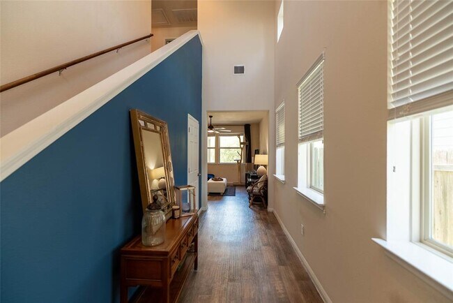 Building Photo - 415 Eagle Brook Ln