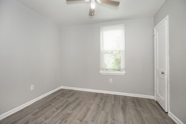 Building Photo - 3262 W 122nd St