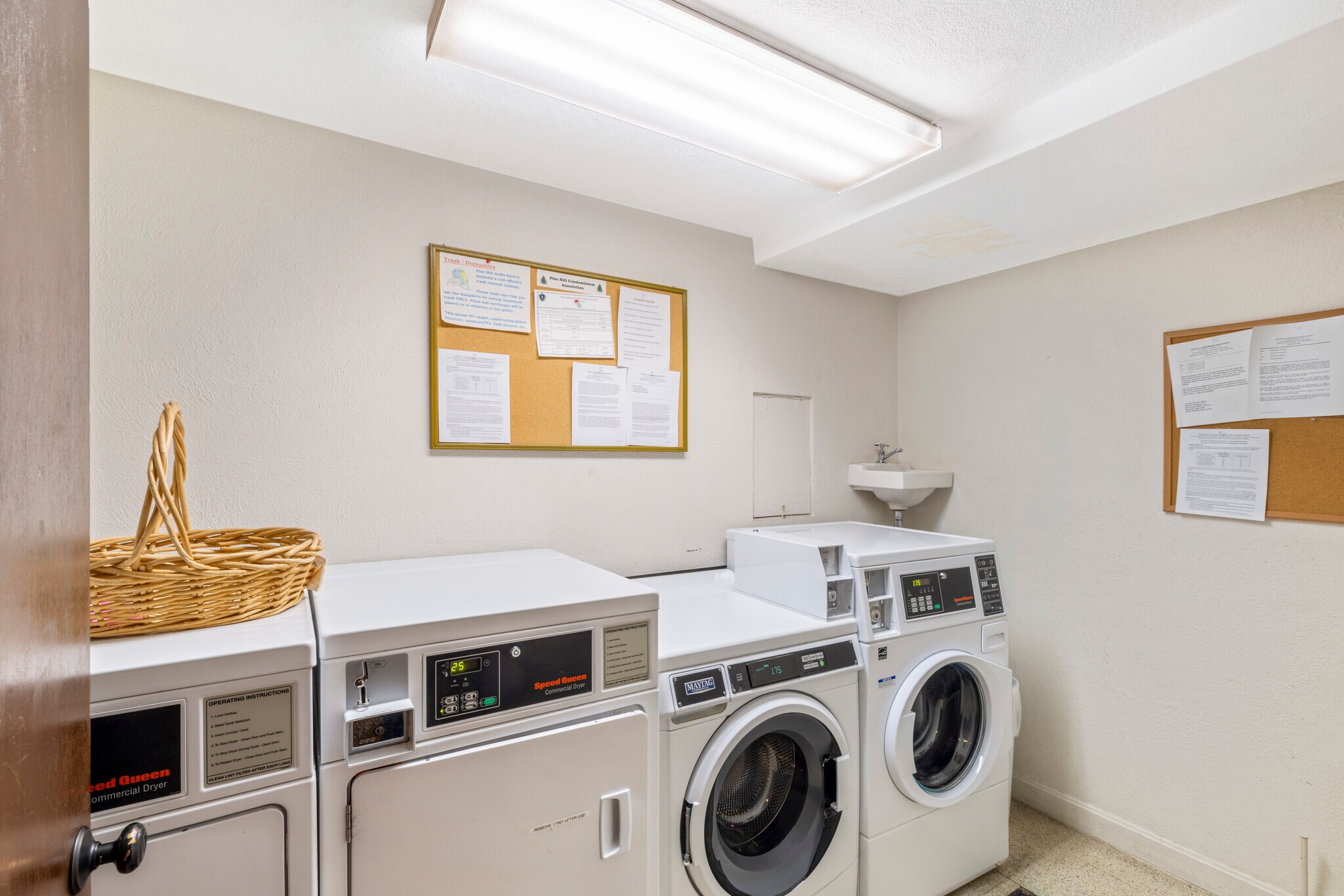 Building Photo - 205 Great Rd